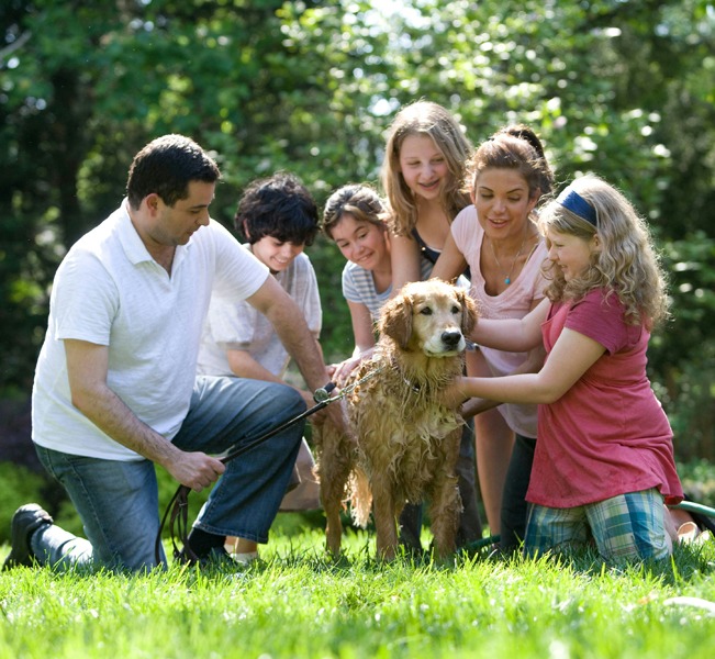 Image of a family, representing clients served by Northern Family Insurance - Insurance Broker serving Michigan and Ohio